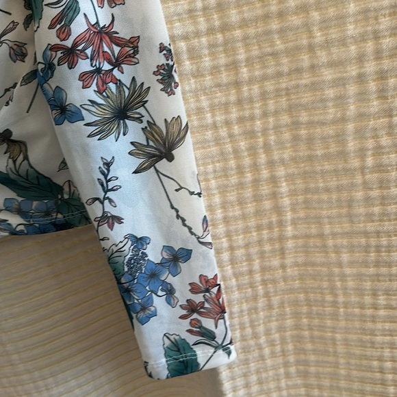 Gorgeous floral bodysuit - Picture 3 of 4